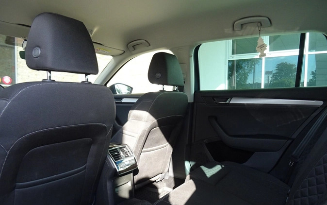 Skoda Superb cena 124900 przebieg: 106115, rok produkcji 2019 z Prabuty małe 254